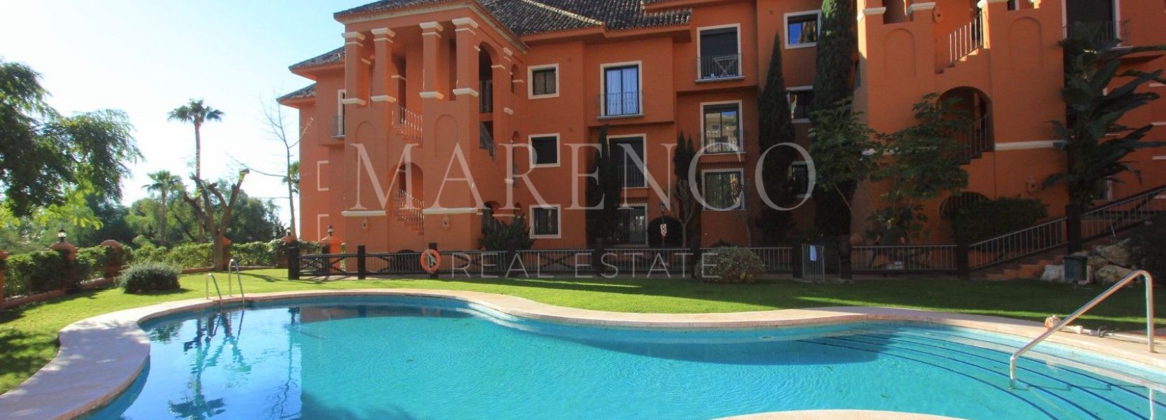 Zweistöckiges Penthouse  in Monte Halcones, Benahavis