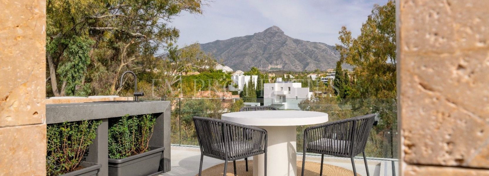 Villa  in La Cerquilla, Nueva Andalucia, Marbella