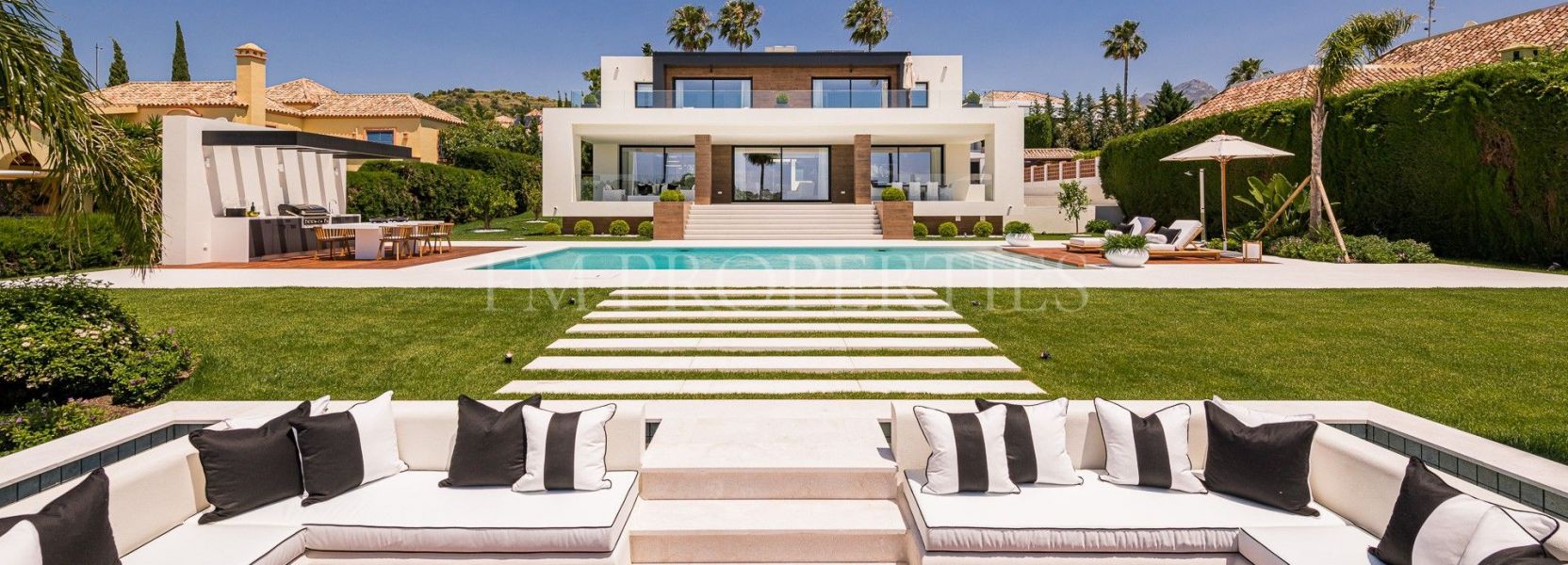 Villa  in Los Naranjos, Nueva Andalucia, Marbella