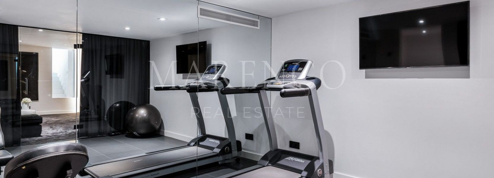 Villa  in Los Naranjos, Nueva Andalucia, Marbella