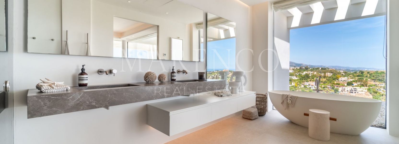 Villa  in El Herrojo, Benahavis