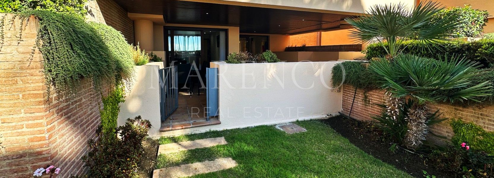 Apartamento Planta Baja  en Bahia de la Plata, Estepona Este, Estepona