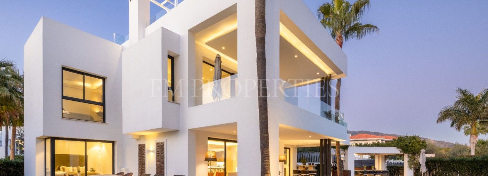 Villa  in Altos de Puente Romano, Marbella Golden Mile, Marbella