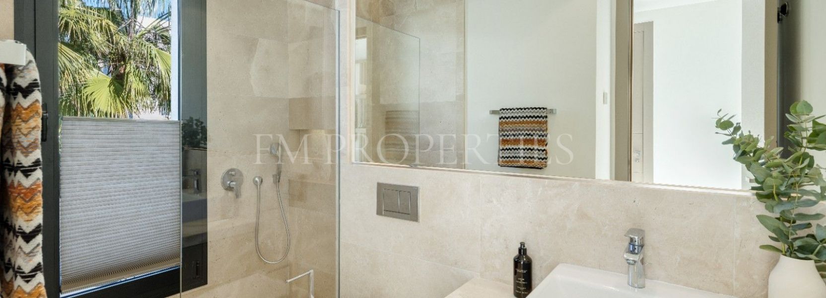 Villa  in Altos de Puente Romano, Marbella Golden Mile, Marbella