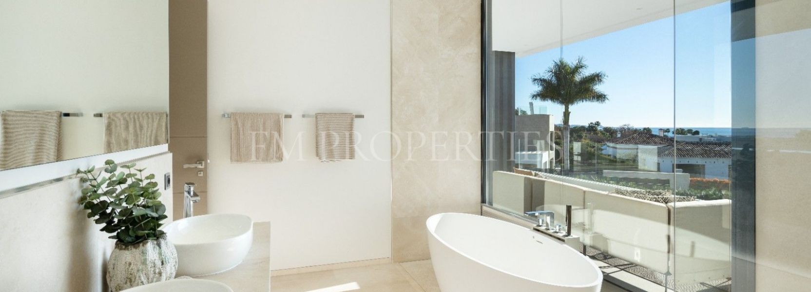 Villa  in Altos de Puente Romano, Marbella Golden Mile, Marbella