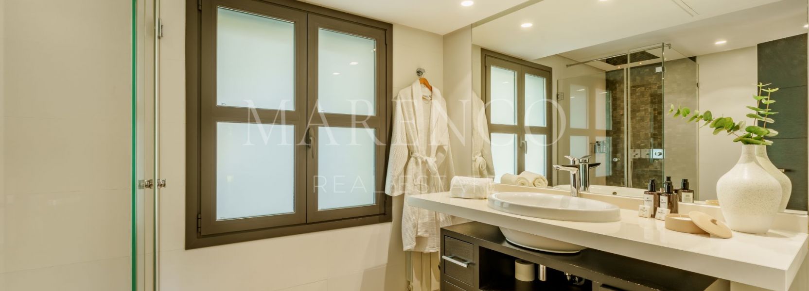 Villa  in La Cerquilla, Nueva Andalucia, Marbella