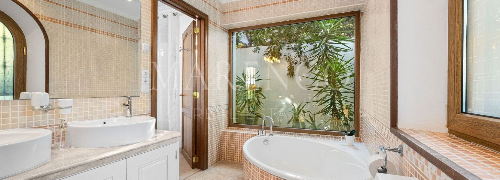 Villa  in El Paraiso, Estepona Ost, Estepona