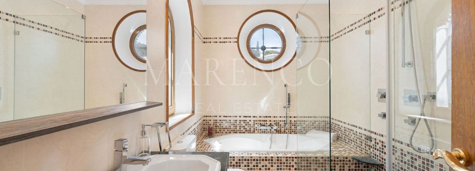 Villa  in El Paraiso, Estepona Ost, Estepona