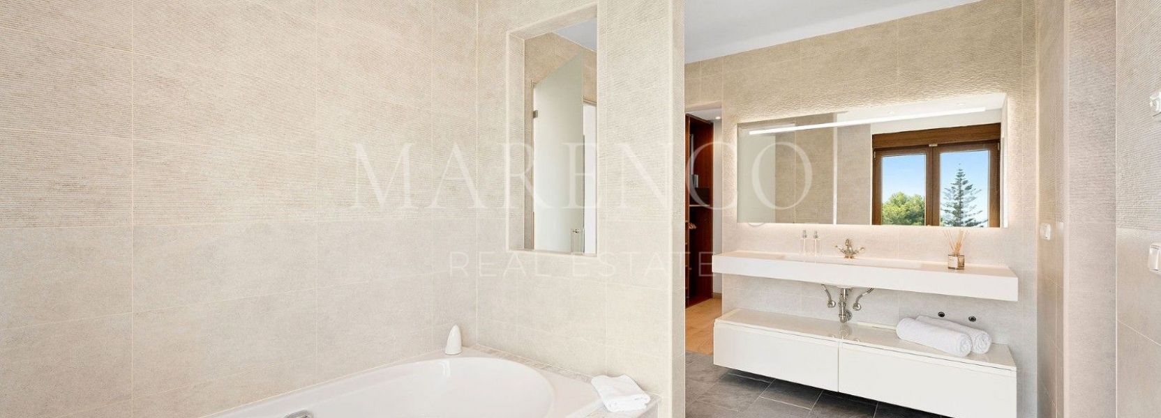 Villa  in El Paraiso, Estepona Ost, Estepona