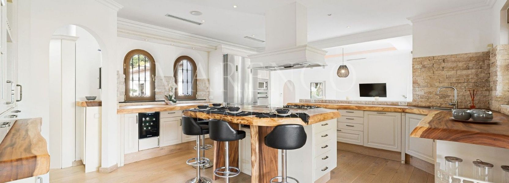 Villa  in El Paraiso, Estepona Ost, Estepona