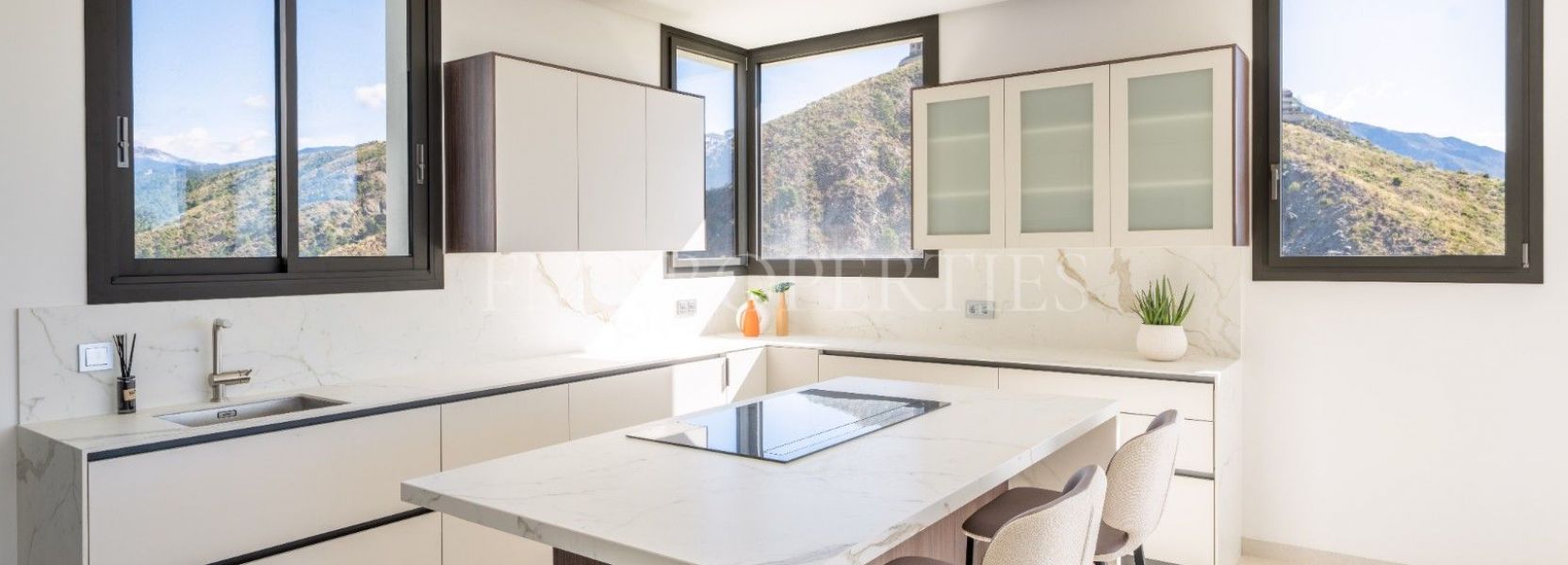 Villa  in Lomas de La Quinta, Benahavis
