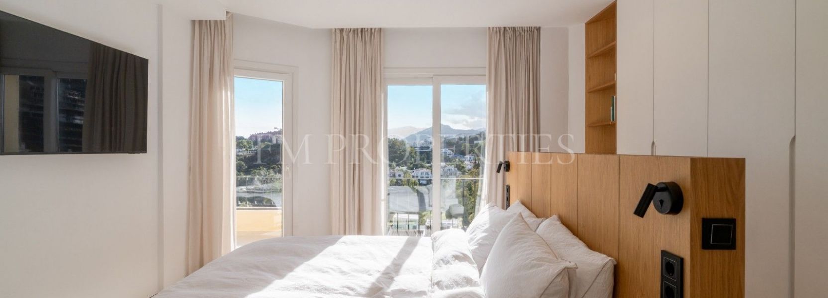 Zweistöckiges Penthouse  in La Quinta Hills, Benahavis