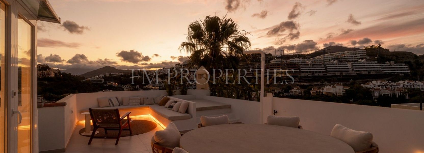 Zweistöckiges Penthouse  in La Quinta Hills, Benahavis