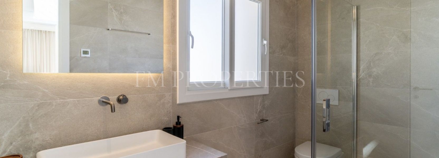 Zweistöckiges Penthouse  in La Quinta Hills, Benahavis