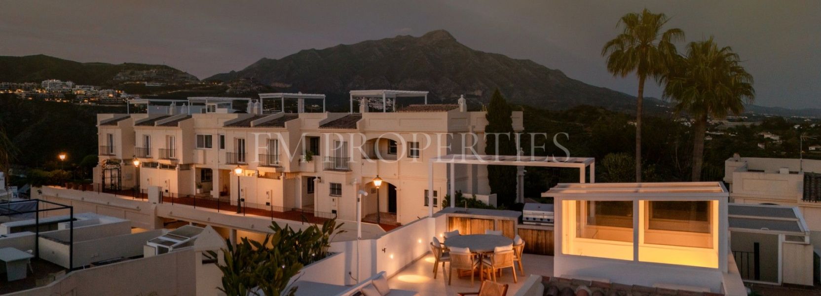 Zweistöckiges Penthouse  in La Quinta Hills, Benahavis