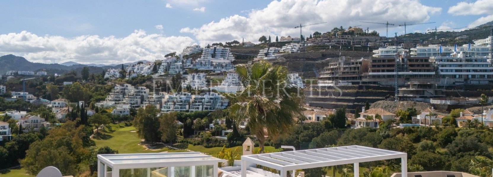 Zweistöckiges Penthouse  in La Quinta Hills, Benahavis