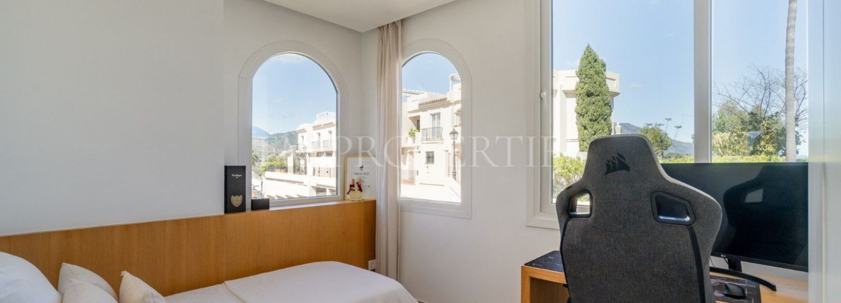 Zweistöckiges Penthouse  in La Quinta Hills, Benahavis
