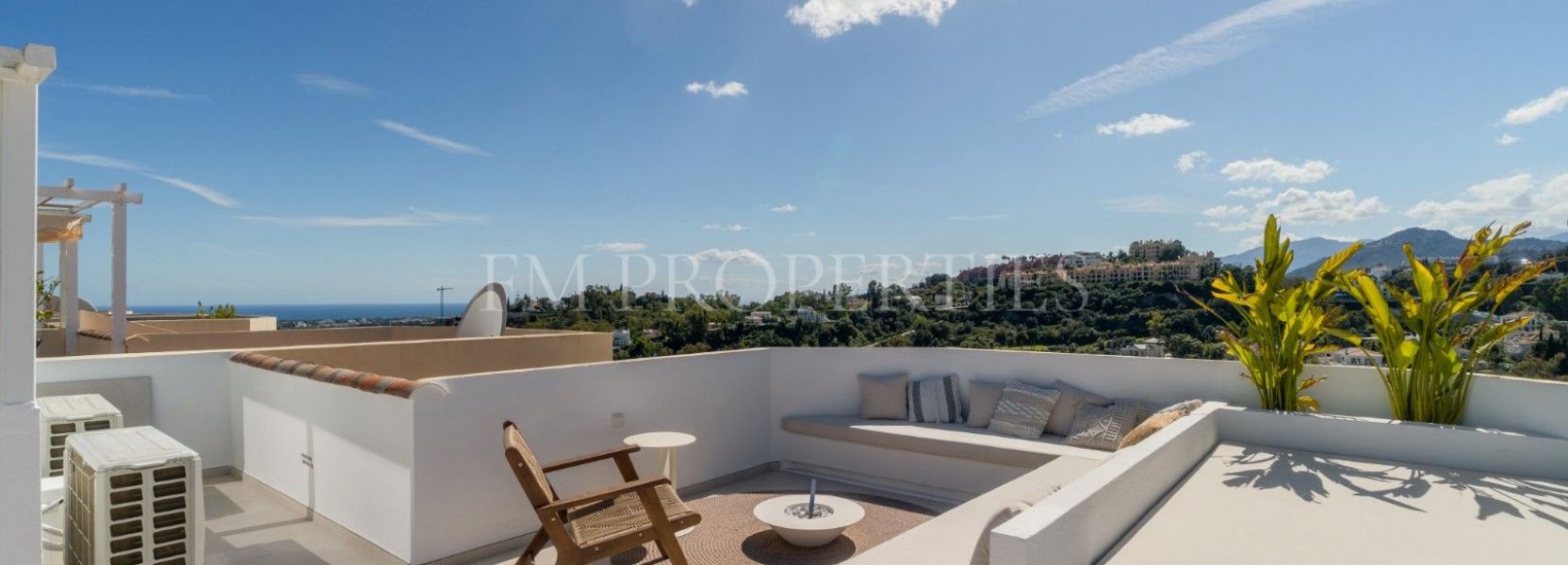 Zweistöckiges Penthouse  in La Quinta Hills, Benahavis