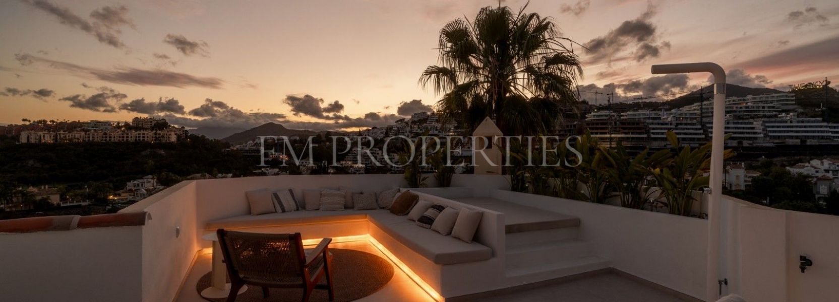 Zweistöckiges Penthouse  in La Quinta Hills, Benahavis