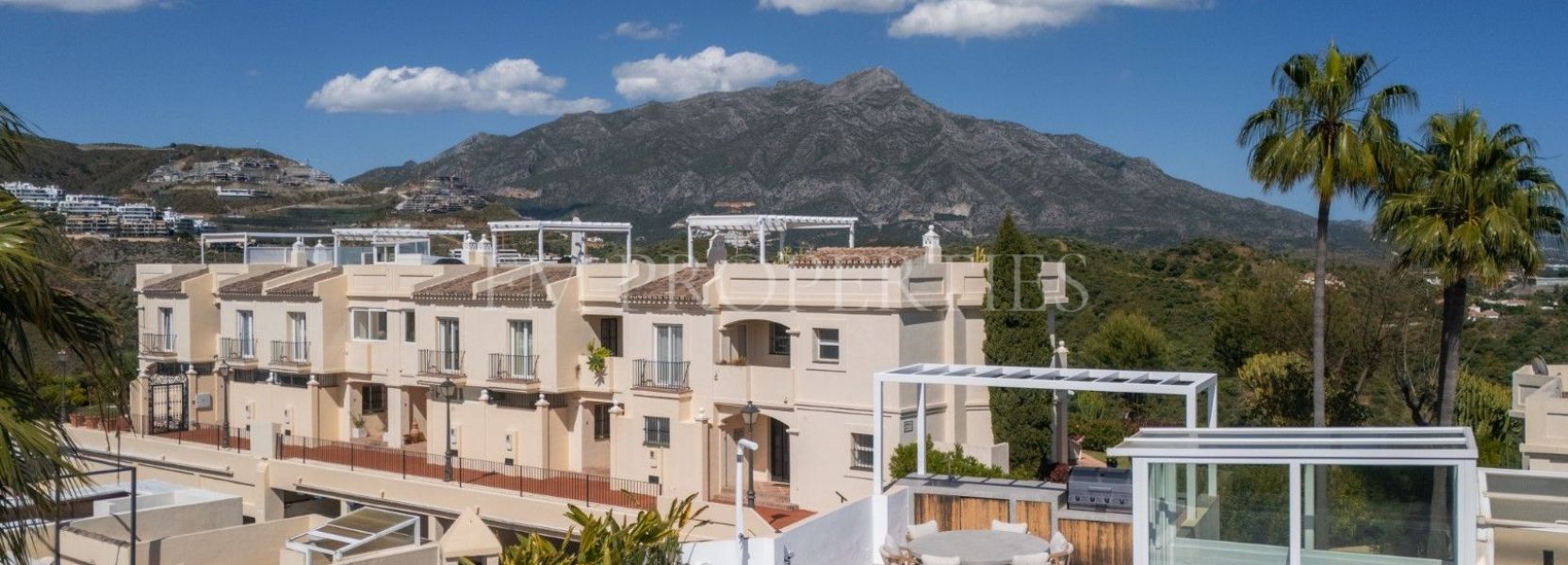 Zweistöckiges Penthouse  in La Quinta Hills, Benahavis