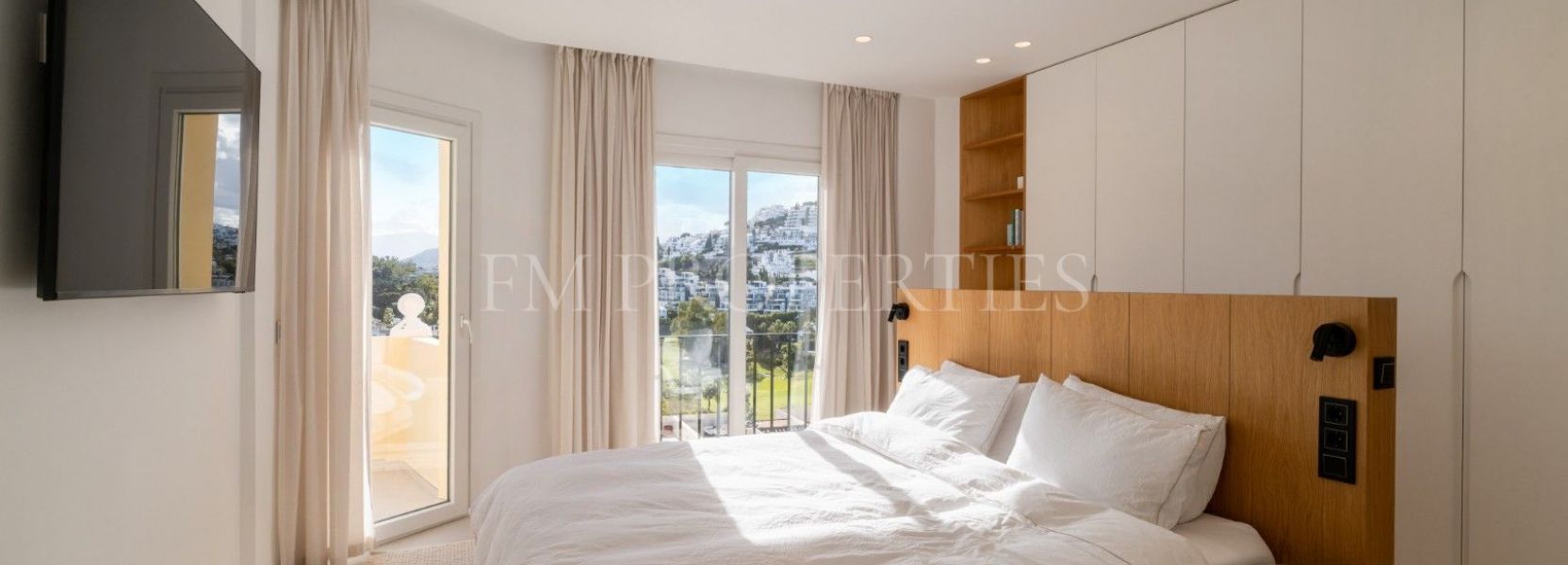 Zweistöckiges Penthouse  in La Quinta Hills, Benahavis
