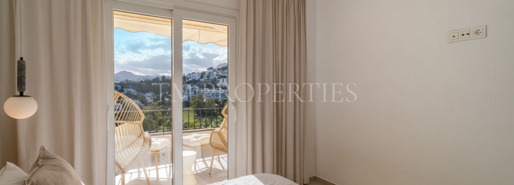 Zweistöckiges Penthouse  in La Quinta Hills, Benahavis