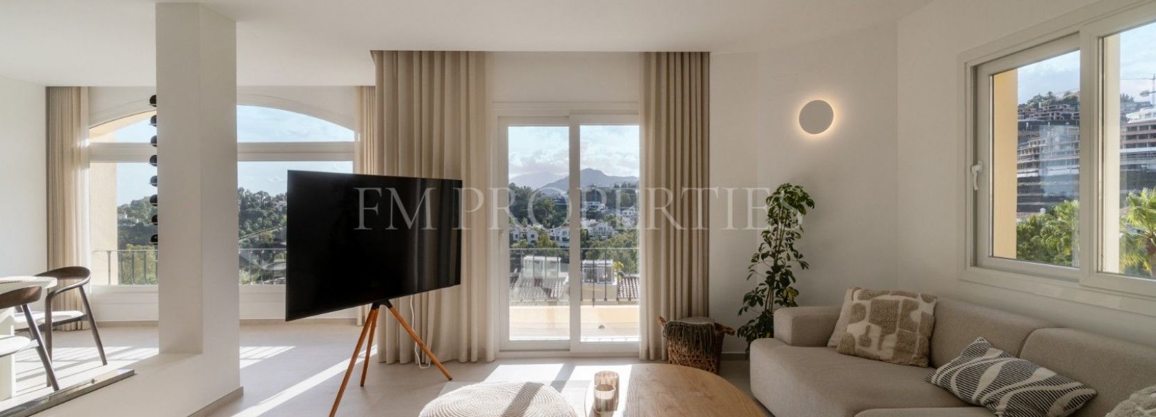 Zweistöckiges Penthouse  in La Quinta Hills, Benahavis