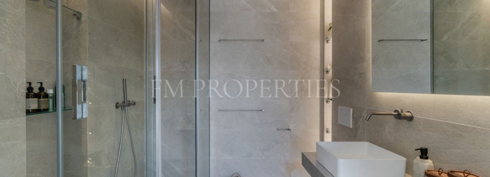 Zweistöckiges Penthouse  in La Quinta Hills, Benahavis