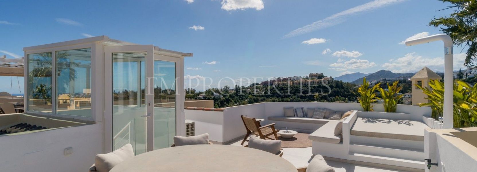 Zweistöckiges Penthouse  in La Quinta Hills, Benahavis