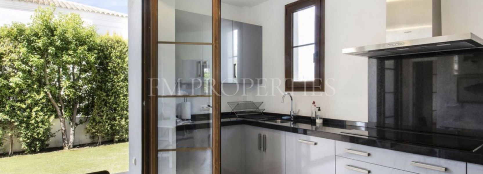 Villa  in La Resina Golf, Estepona East, Estepona