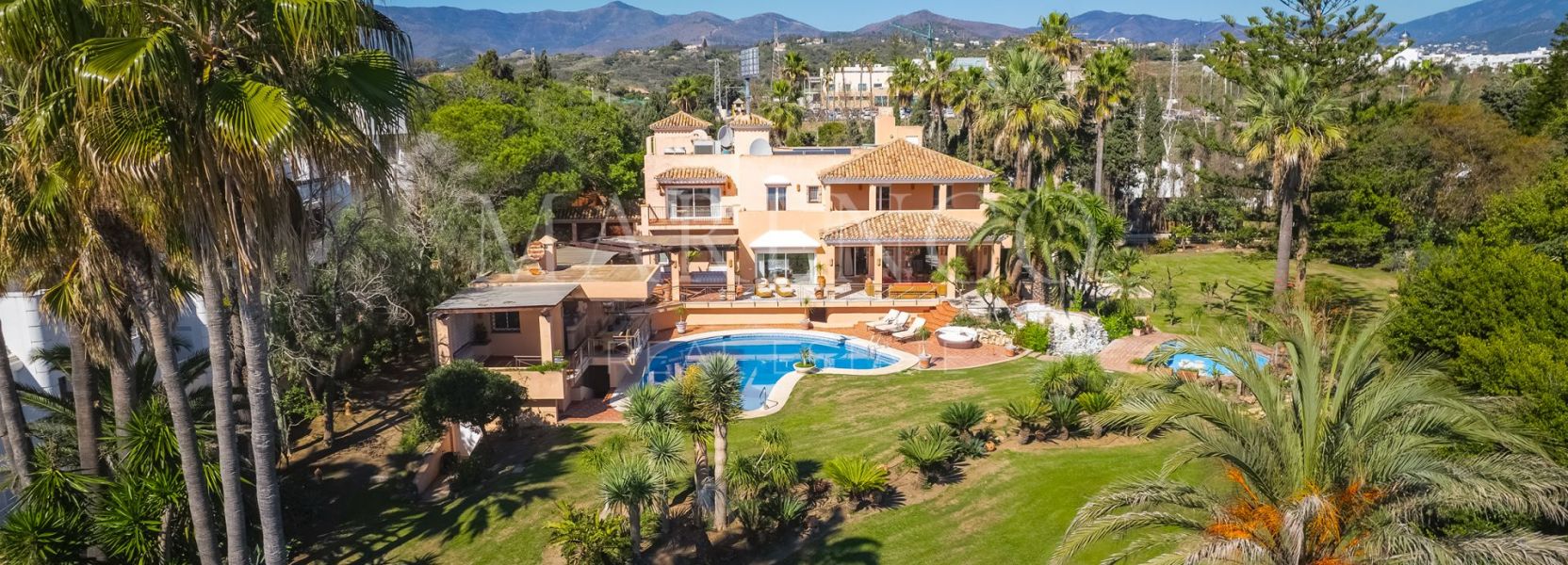 Villa  en Hacienda Beach, Estepona Este, Estepona