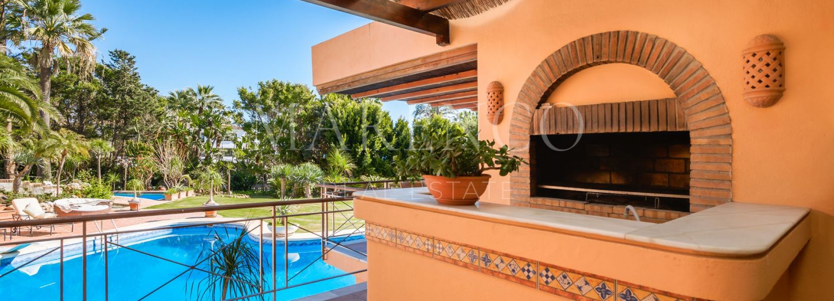 Villa  en Hacienda Beach, Estepona Este, Estepona