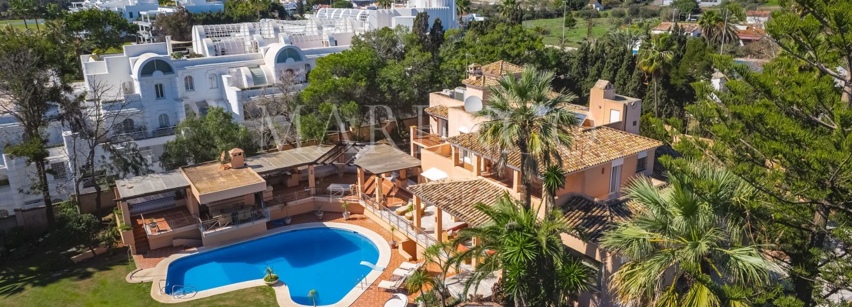 Villa  en Hacienda Beach, Estepona Este, Estepona