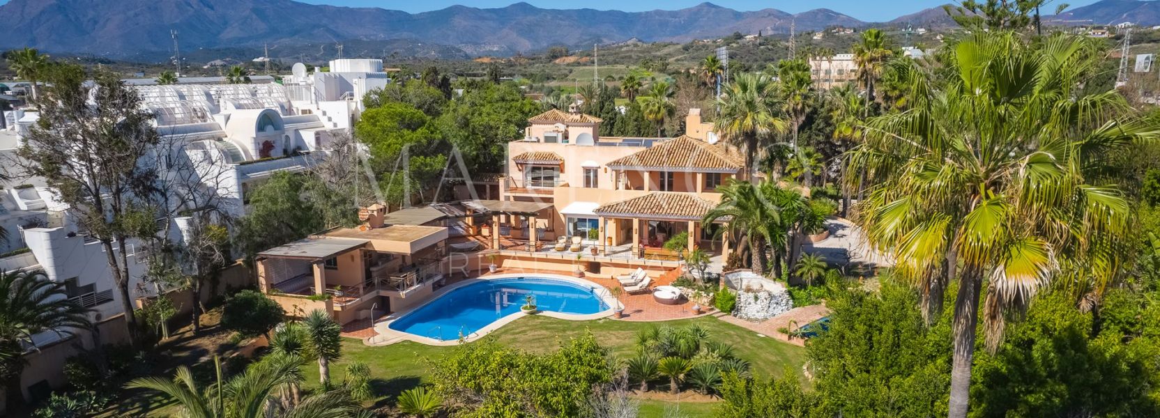 Villa  en Hacienda Beach, Estepona Este, Estepona