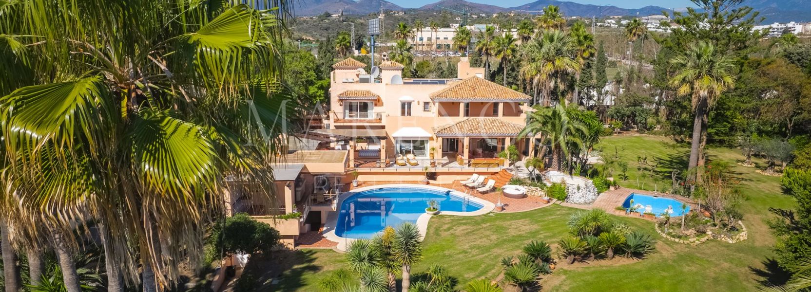 Villa  en Hacienda Beach, Estepona Este, Estepona