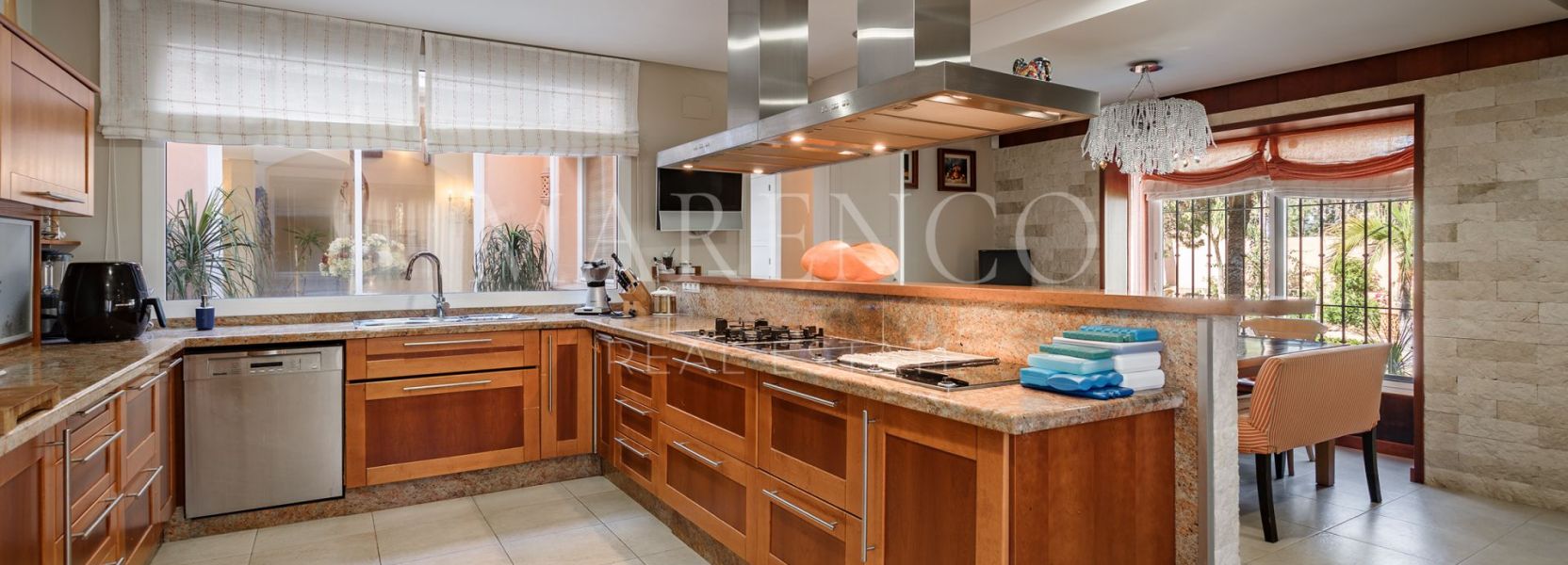 Villa  en Hacienda Beach, Estepona Este, Estepona