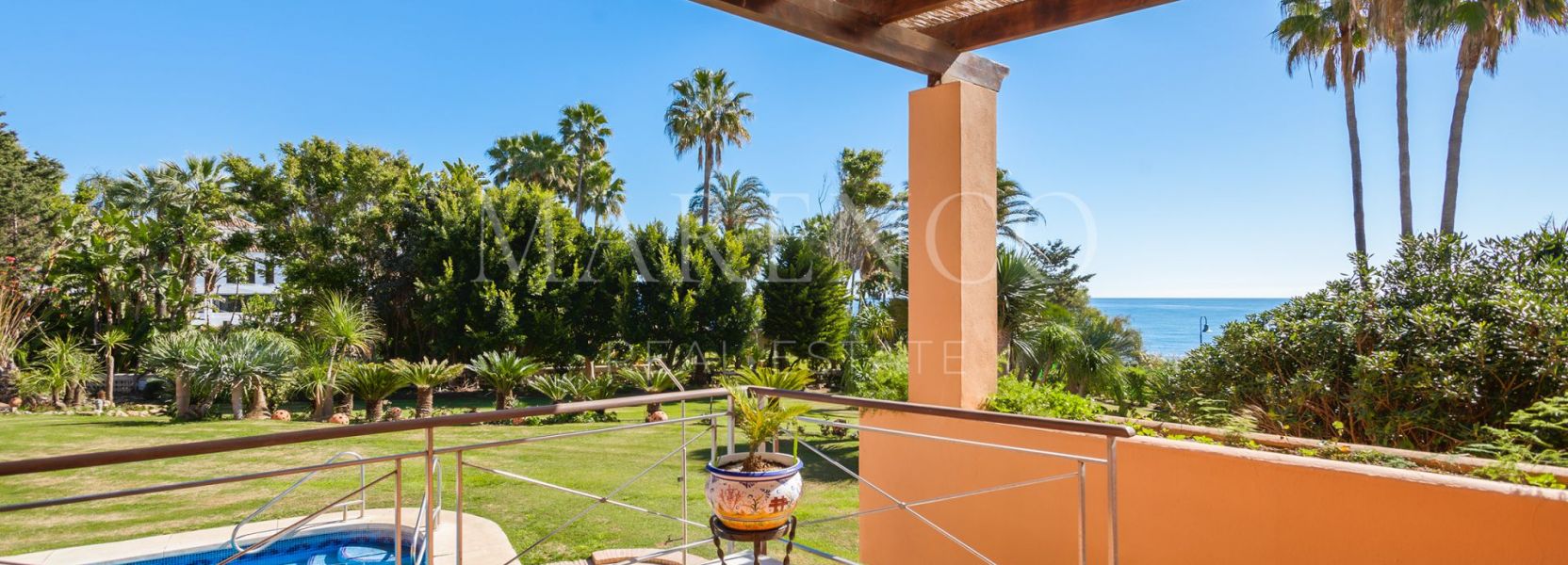 Villa  en Hacienda Beach, Estepona Este, Estepona