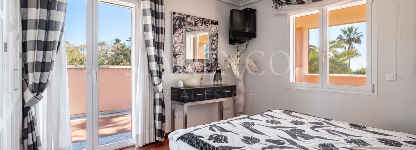 Villa  en Hacienda Beach, Estepona Este, Estepona