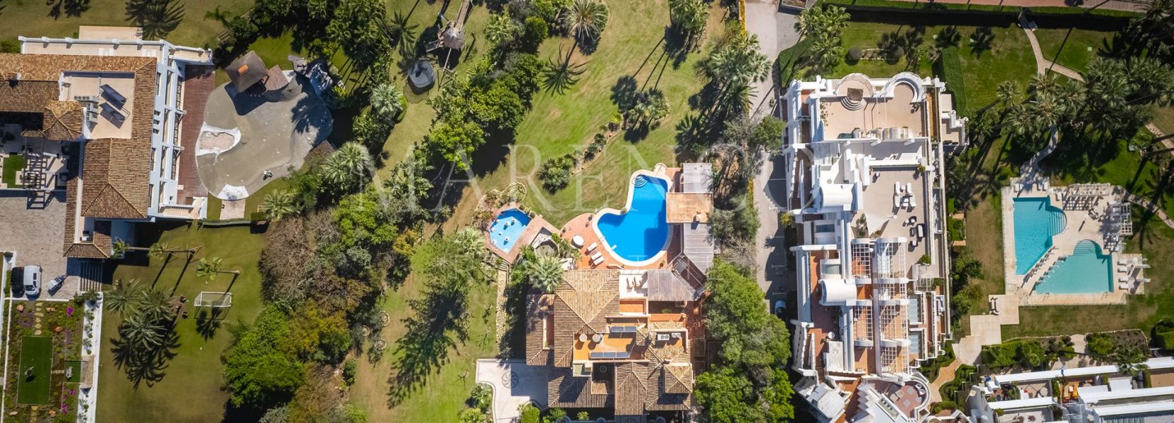 Villa  en Hacienda Beach, Estepona Este, Estepona