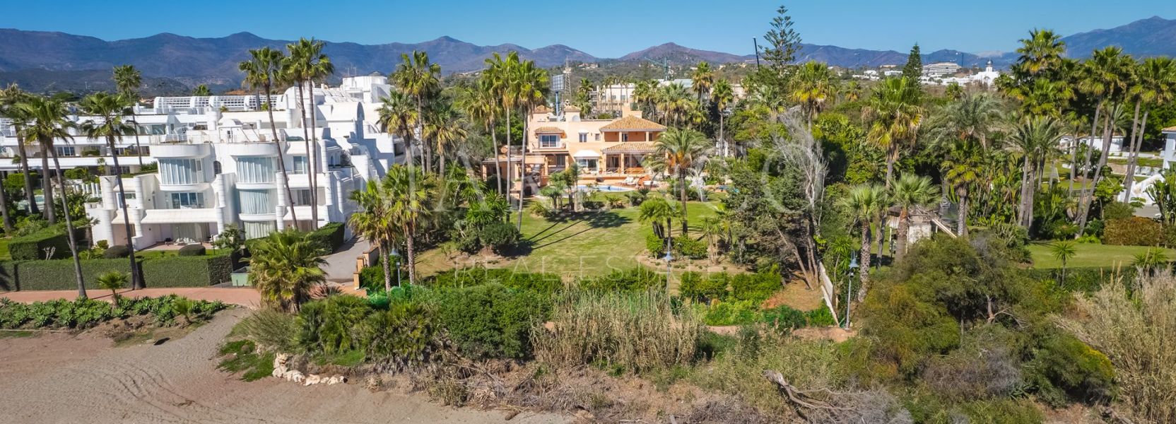 Villa  en Hacienda Beach, Estepona Este, Estepona
