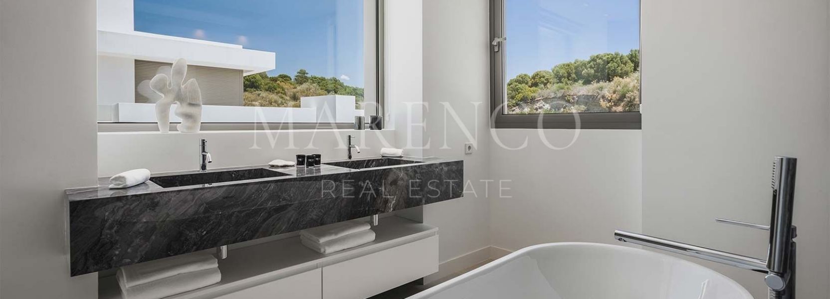 Villa  en El Paraiso, Estepona Este, Estepona