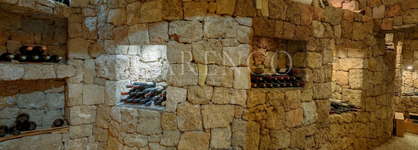 Villa  in Puerto del Almendro, Benahavis