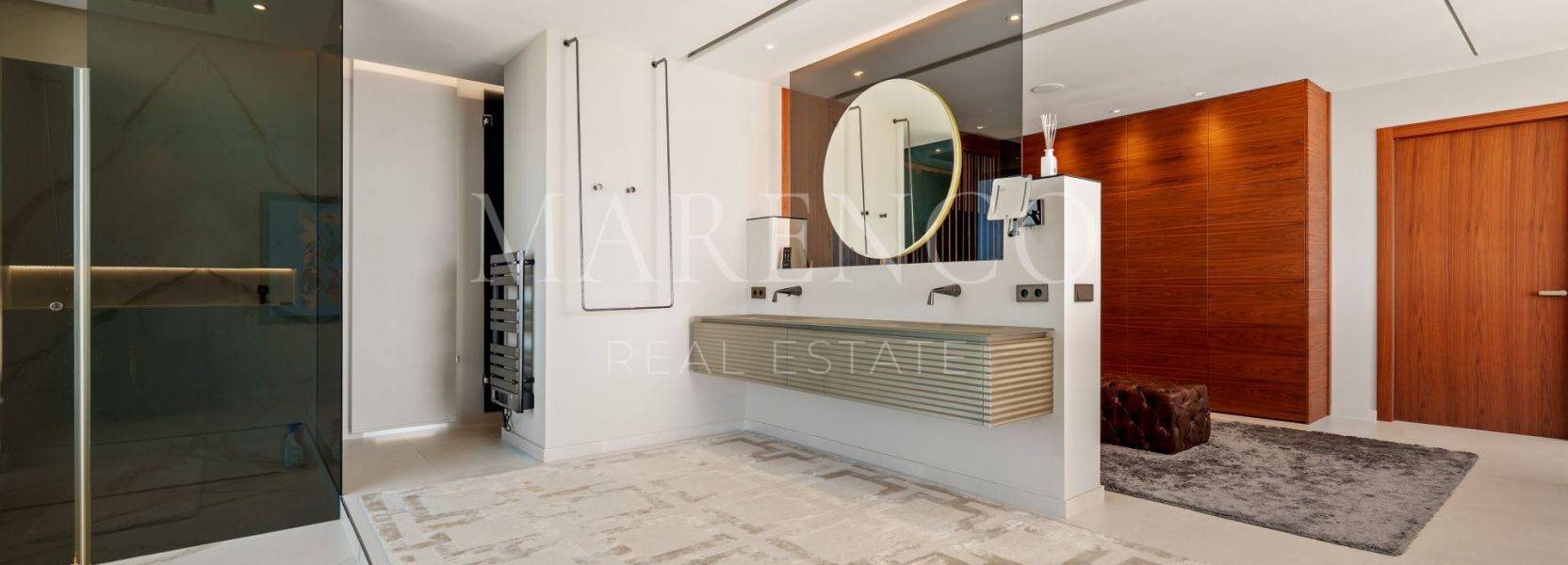 Villa  in Puerto del Almendro, Benahavis