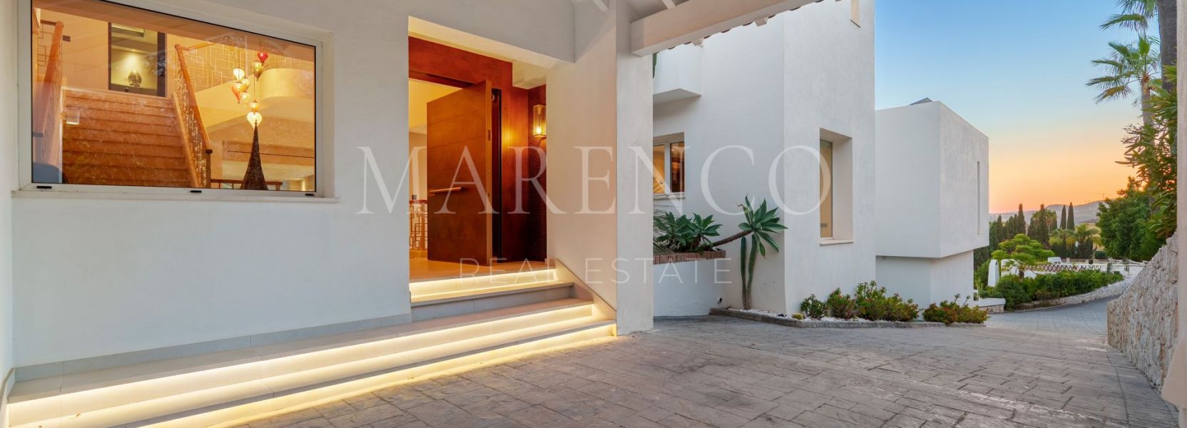 Villa  in Puerto del Almendro, Benahavis