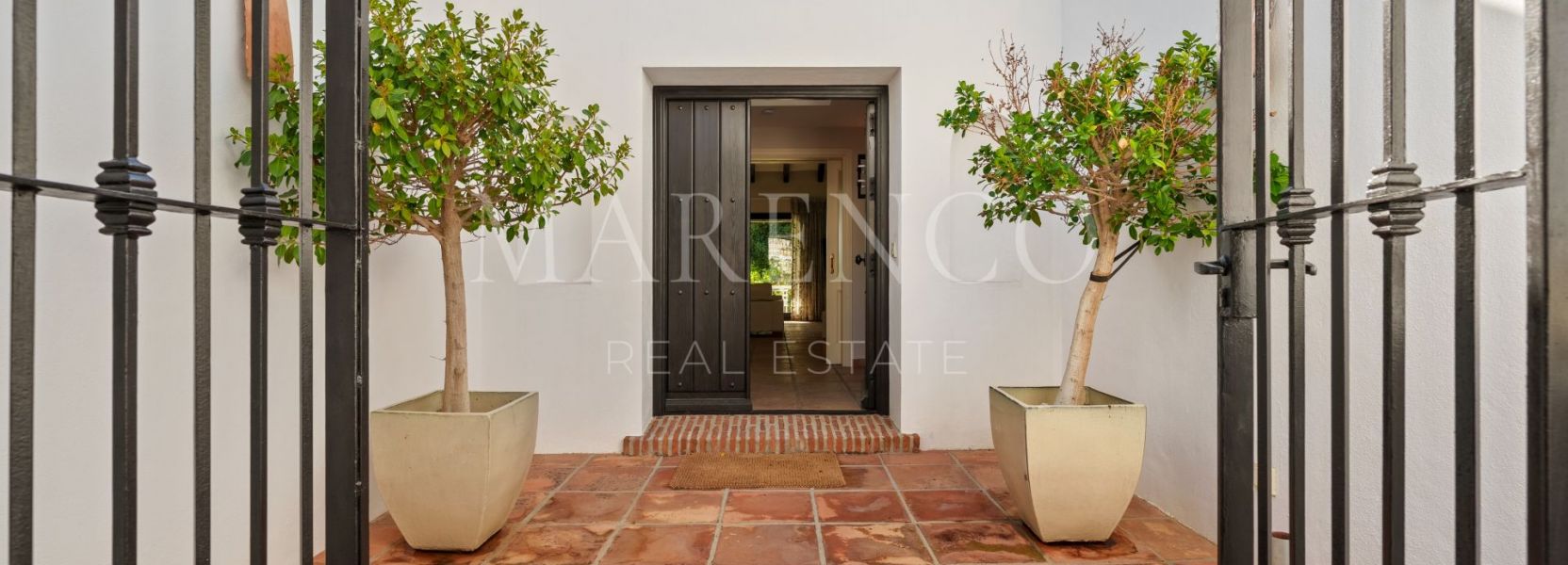 Villa  in Puerto del Almendro, Benahavis