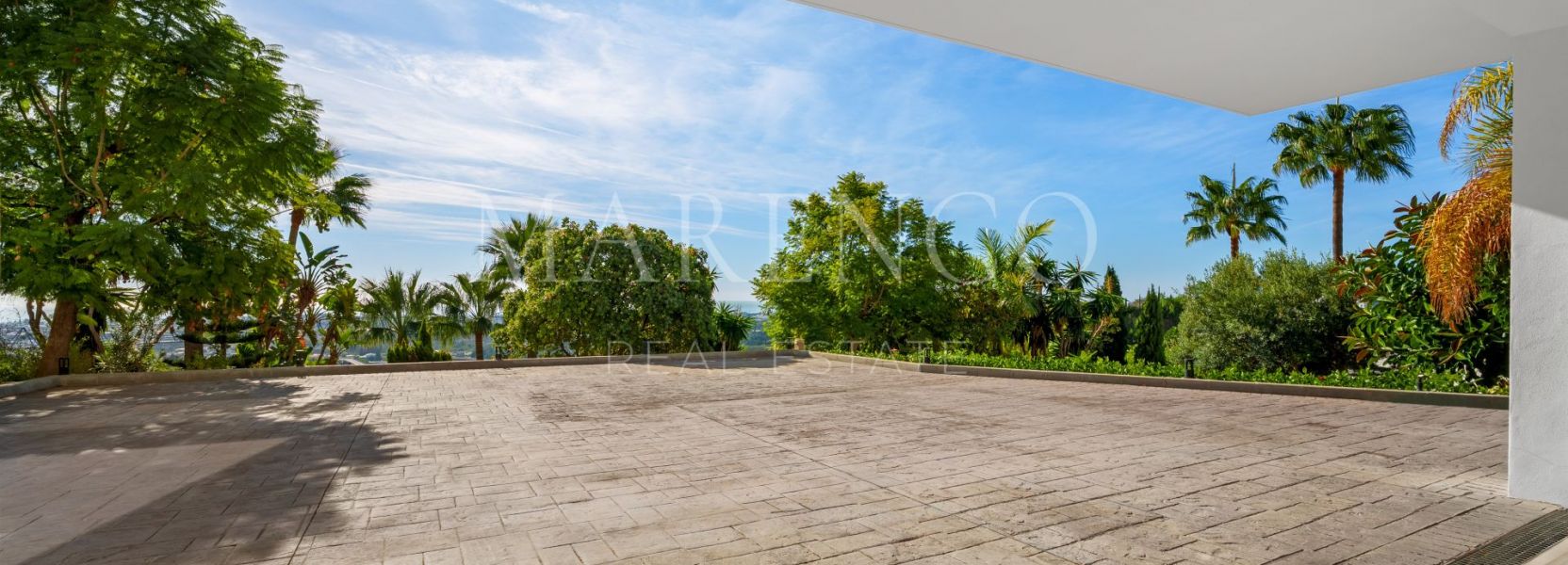 Villa  in Puerto del Almendro, Benahavis