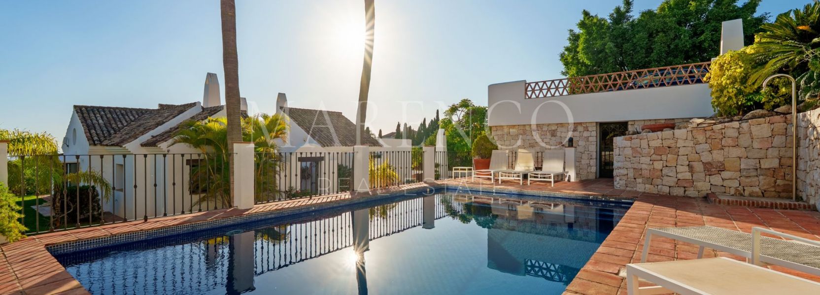 Villa  in Puerto del Almendro, Benahavis