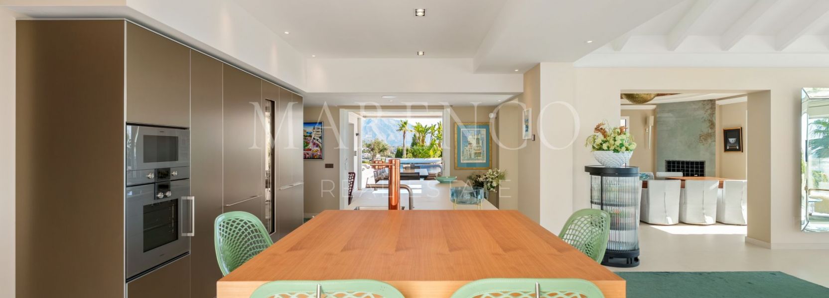 Villa  in Puerto del Almendro, Benahavis