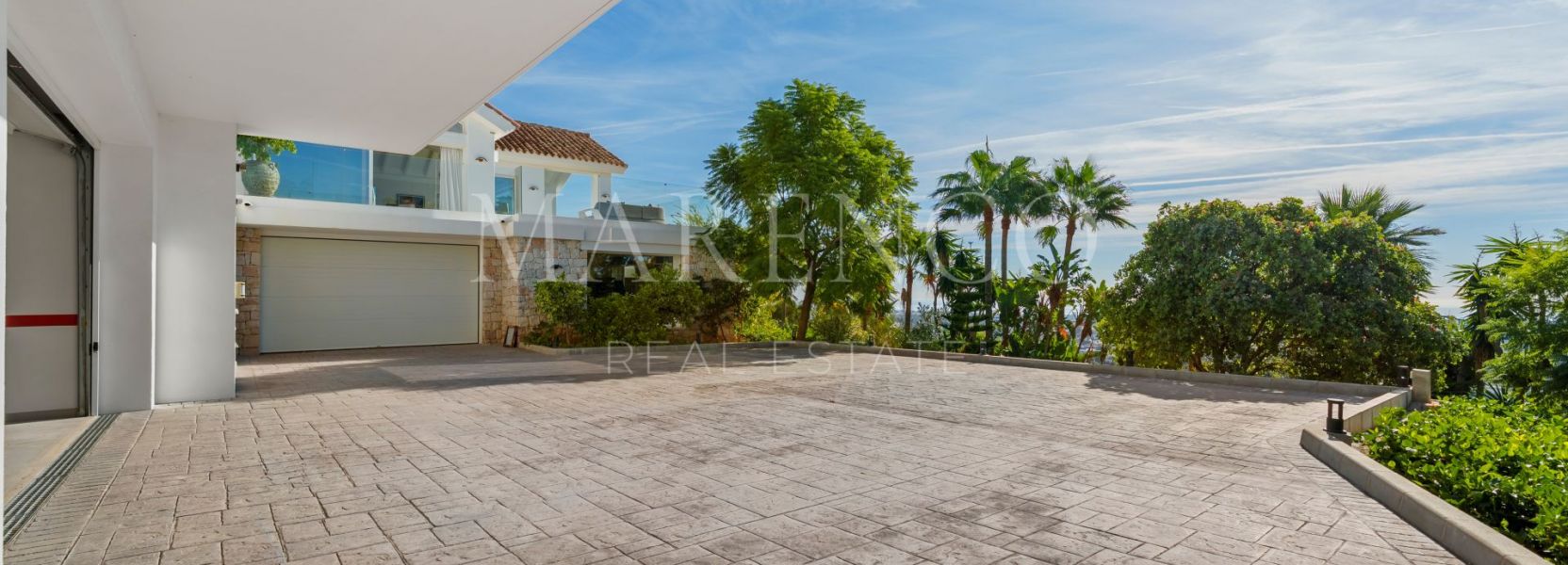 Villa  in Puerto del Almendro, Benahavis