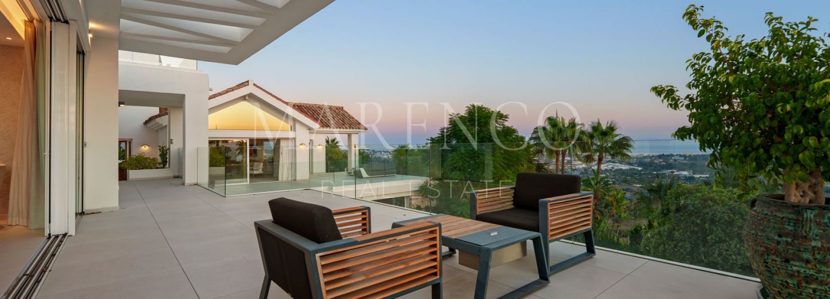 Villa  in Puerto del Almendro, Benahavis